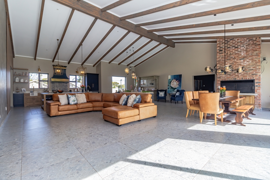 6 Bedroom Property for Sale in Heatherlands Western Cape